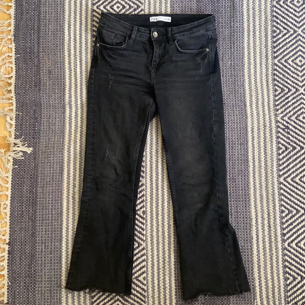 Zara Capri Dark Wash Denim Distressed Jeans Size 4